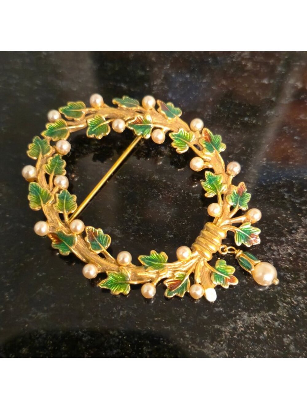 Metropolitan Museum Of Art Laurel Lavaliere BROOCH Enamel & Faux Pearl With Box - Picture 5 of 9